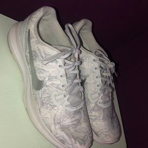 great condition white nike sneakers size 7